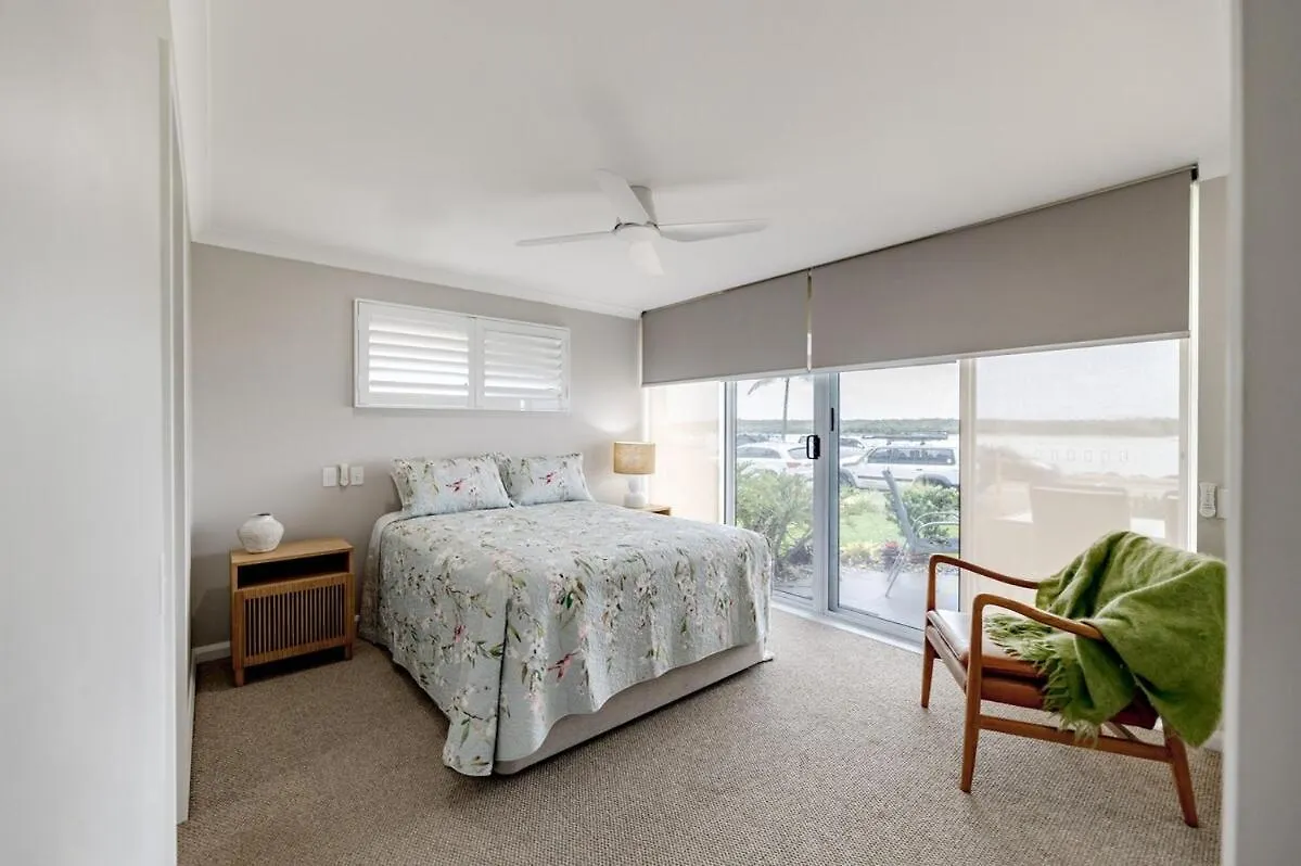The Rivers Edge Retreat - Glistening Blue Views Noosaville Australia