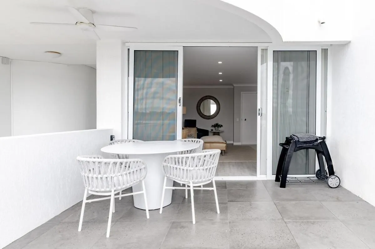 The Rivers Edge Retreat - Glistening Blue Views Noosaville Apartment