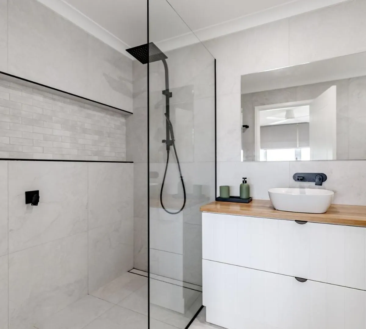 The Rivers Edge Retreat - Glistening Blue Views Noosaville Apartment