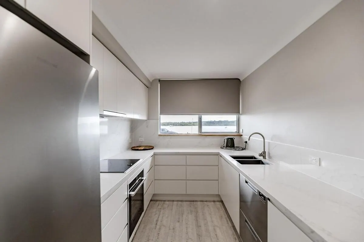 The Rivers Edge Retreat - Glistening Blue Views Noosaville Apartment