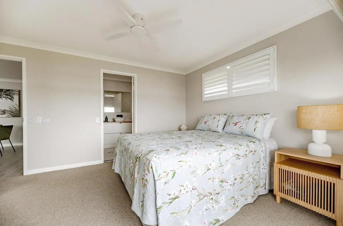 The Rivers Edge Retreat - Glistening Blue Views Noosaville Apartment